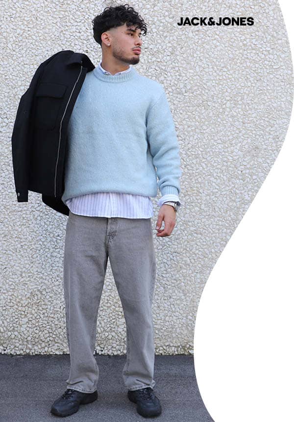 Jeans und hellblauer Pullover von Jack & Jones