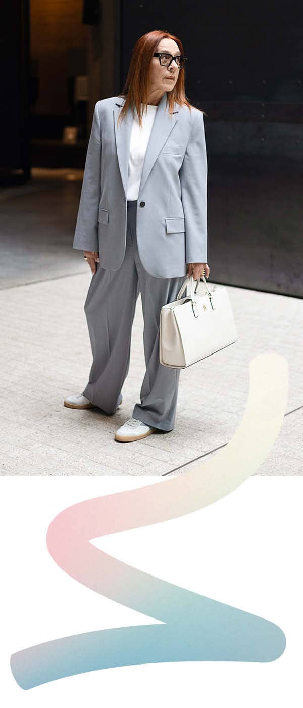 Bild12 Hosenanzug mit weiter Hose in hellblau