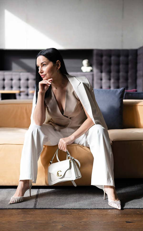 Bild2 elegante Frau - chic gekleidet